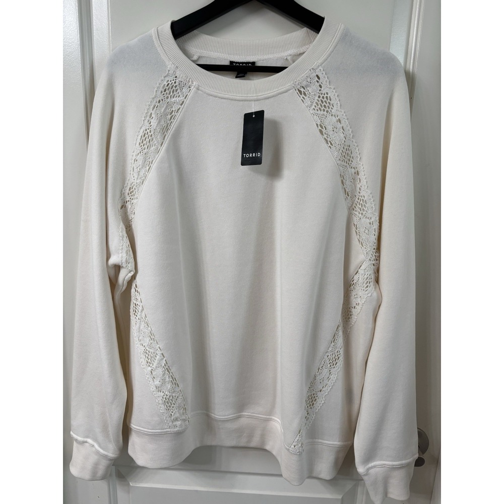 NWT Torrid Oversized Fleece Crew Neck Lace Detail Pullover 00 M/L Whisper White